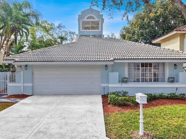 2091 Island Cir, Weston, FL 33326