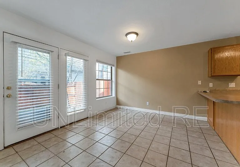 2433 S Seclusion Ln — Photo 9
