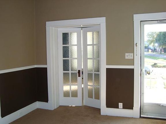 3rd image of 305 N Elm St
