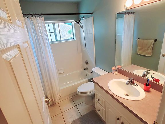 5th image of 11333 NW 35th Ave