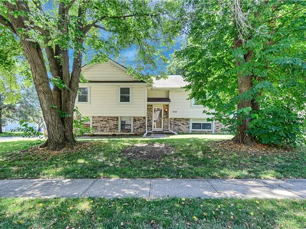 1625 E 153rd St, Olathe, KS 66062