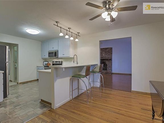 4th image of 9645 Granada St