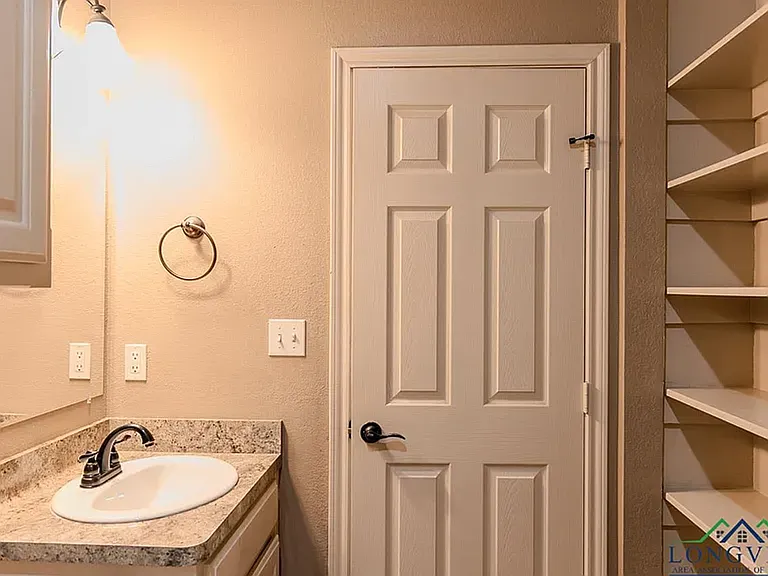 1120 Creekwood Ln — Photo 10