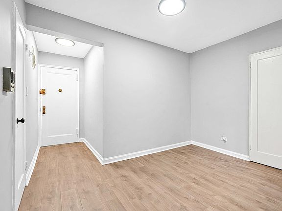 3rd image of 17006 Crocheron Ave APT 2E