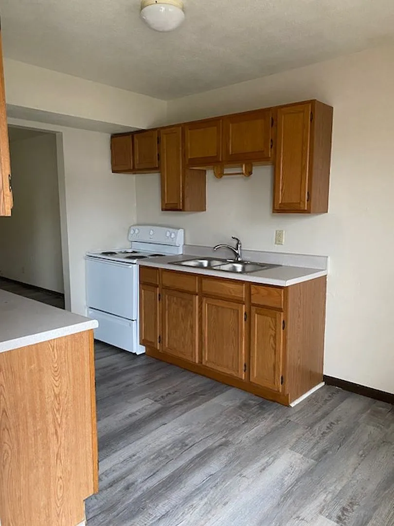 All Large Rooms in this Two Bedroom Apt in Collinsville!! — Photo 4