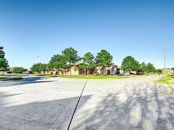 4th image of 19303 Imperial Hills Dr