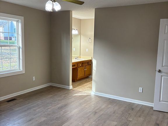 5th image of 648 Prince Phillip Way