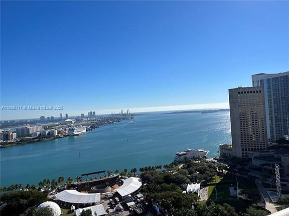 3rd image of 50 Biscayne Blvd APT 2806