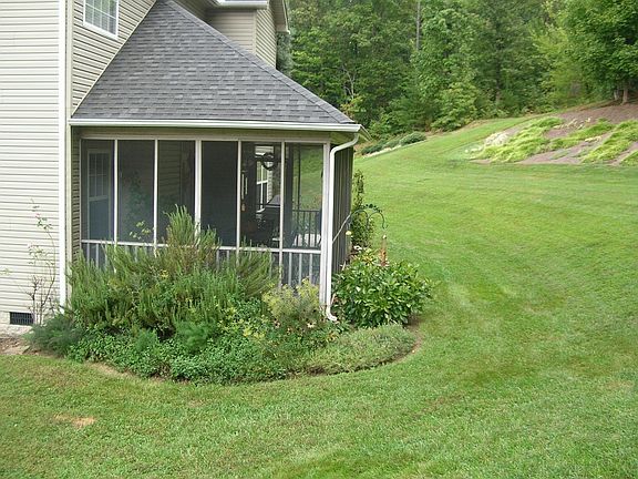 3rd image of 1202 Walcot Ln