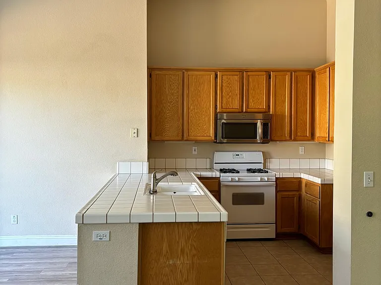 530 Bridgeford Dr — Photo 6