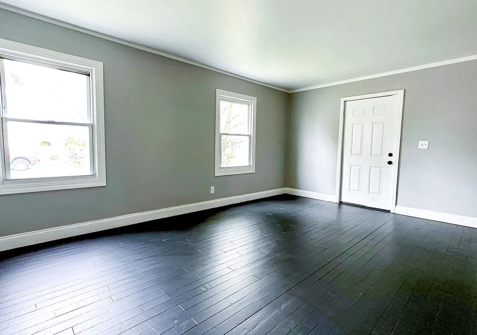 Spacious 3BR Corner-Lot Home w/ Full Basement & Large Yard — Photo 4