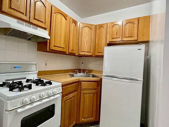 4th image of 128 Charles St APT 2