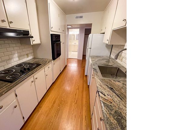 5th image of 215 Throckmorton Ave #1