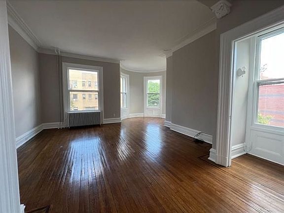 5th image of 7 Kensington Ave #3