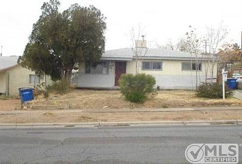 3rd image of 929 N Clark Dr