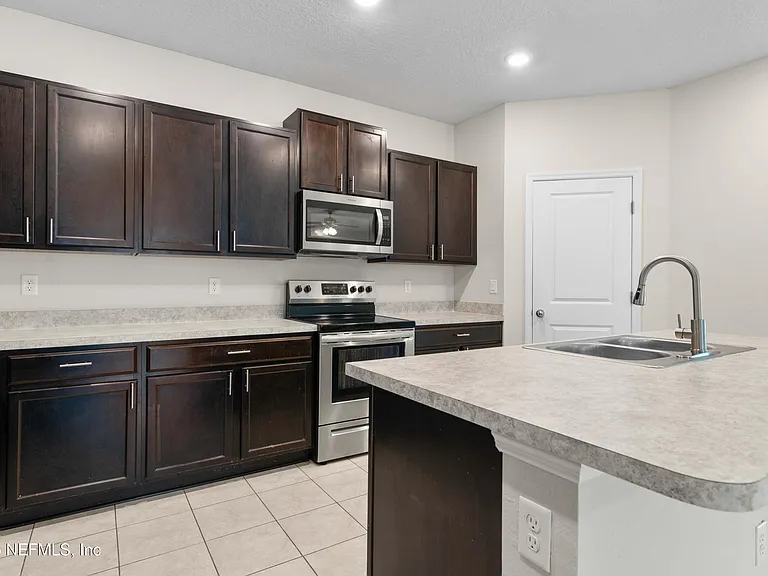 5556 Kellar Cir — Photo 10