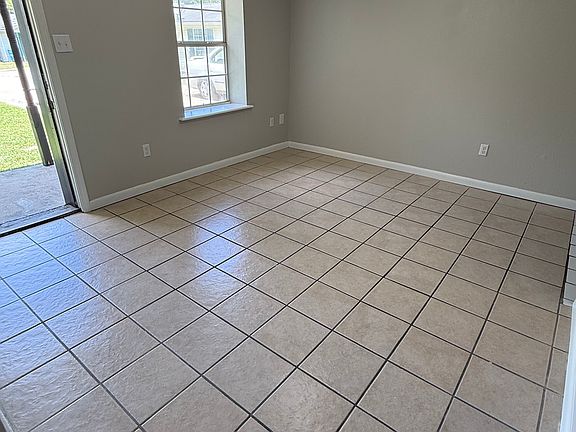 3rd image of 1018 Tucker Ave