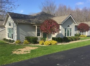 36 Stone Ridge Blvd, Hermitage, PA 16148