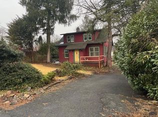 271 Maple Rd, Valley Cottage, NY 10989