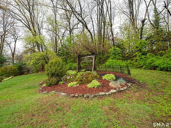 3rd image of 392 Hillside Avenue