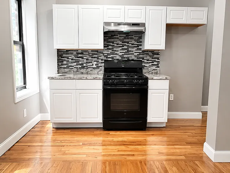 653 Mount Prospect Ave #4B — Photo 1