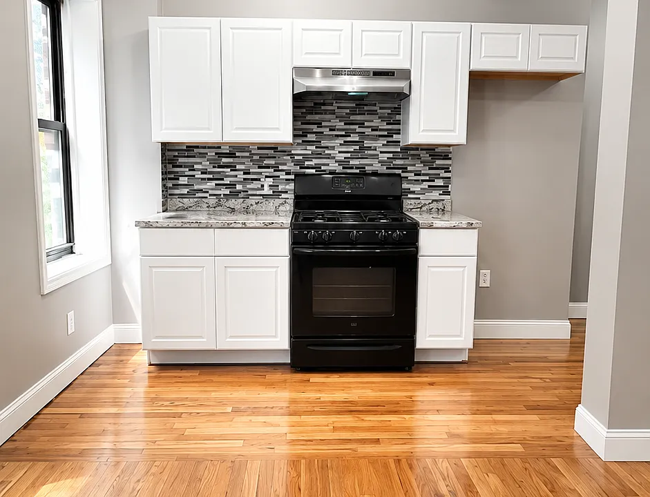 653 Mount Prospect Ave #4BA