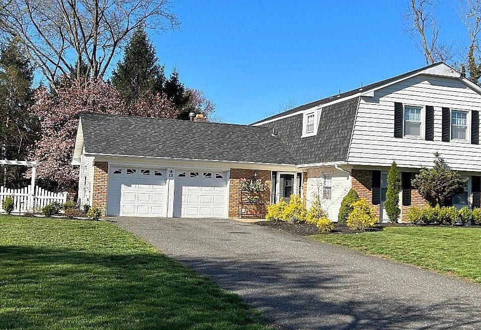1st image of 121 Princess Anne Dr