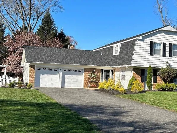 121 Princess Anne Dr, Freehold, NJ 07728