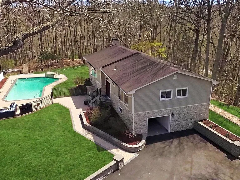 263 Oyster Bay Rd — Photo 30