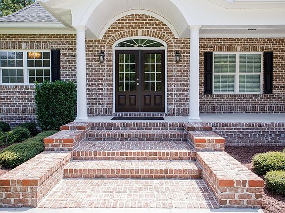 4th image of 305 Triton Ct.