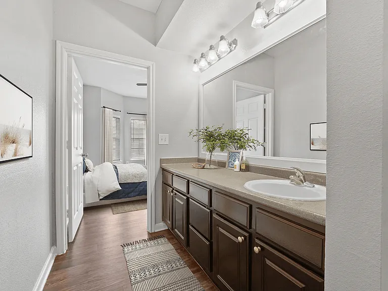 Stonebrook Apartments — Photo 10