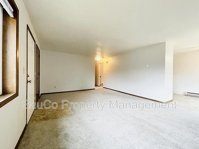 2 bed, 1.0 bath, 836 sqft, $1,795 — Photo 2