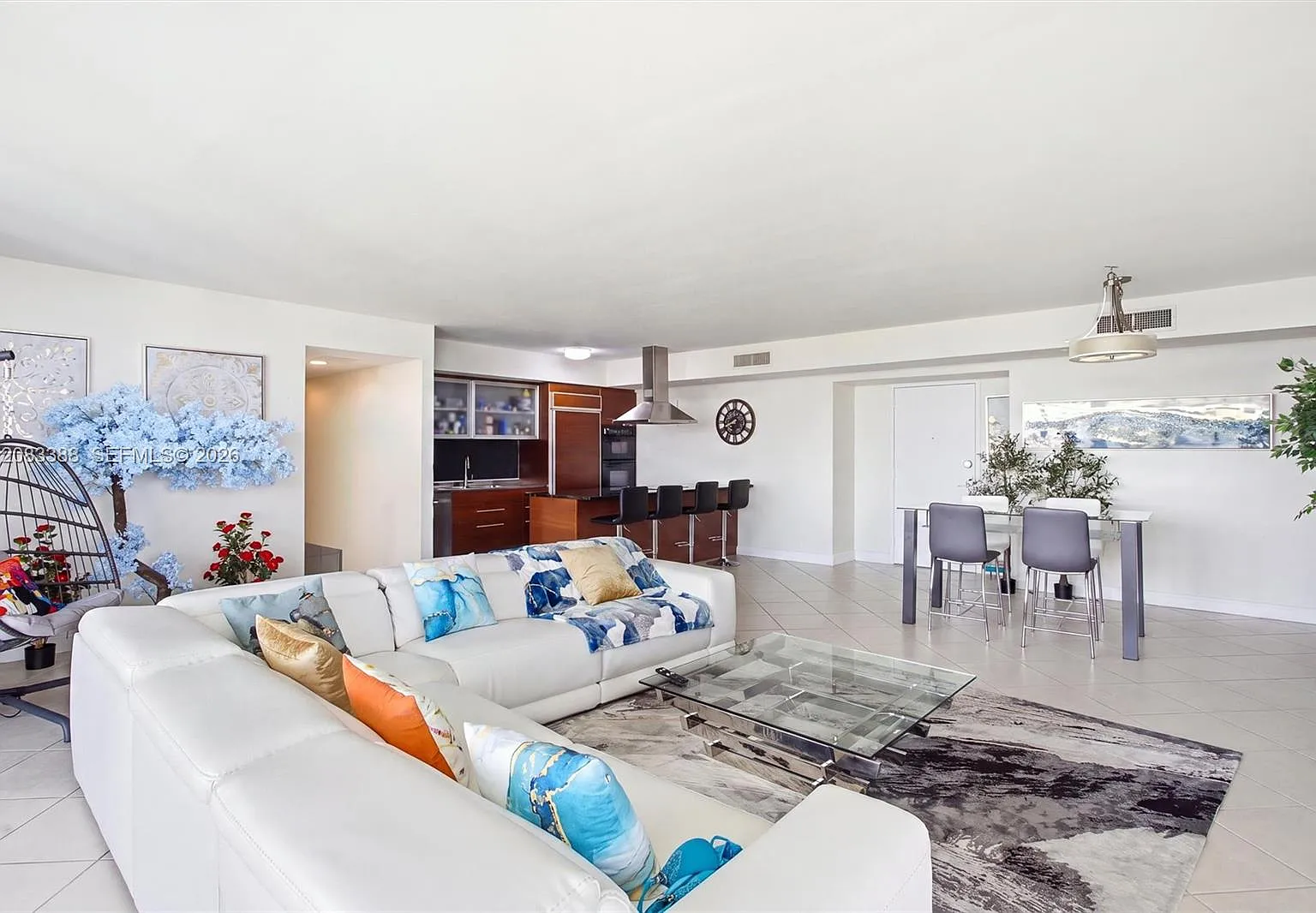 Beach Club Condo — Photo 2