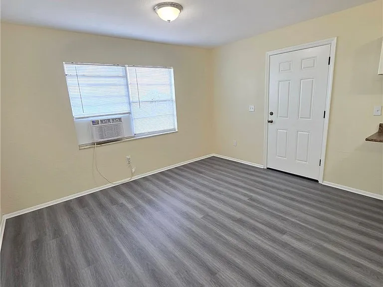 821 Grand Ave — Photo 9