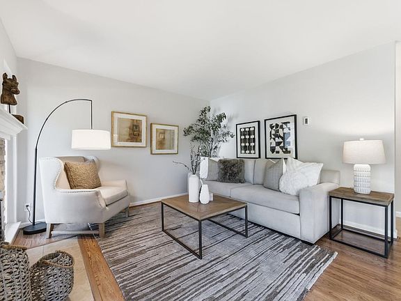 2nd image of 905 W Middlefield Rd APT 971