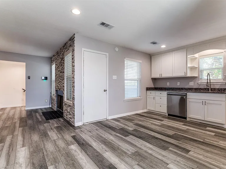 606 Ridgeline Dr — Photo 2
