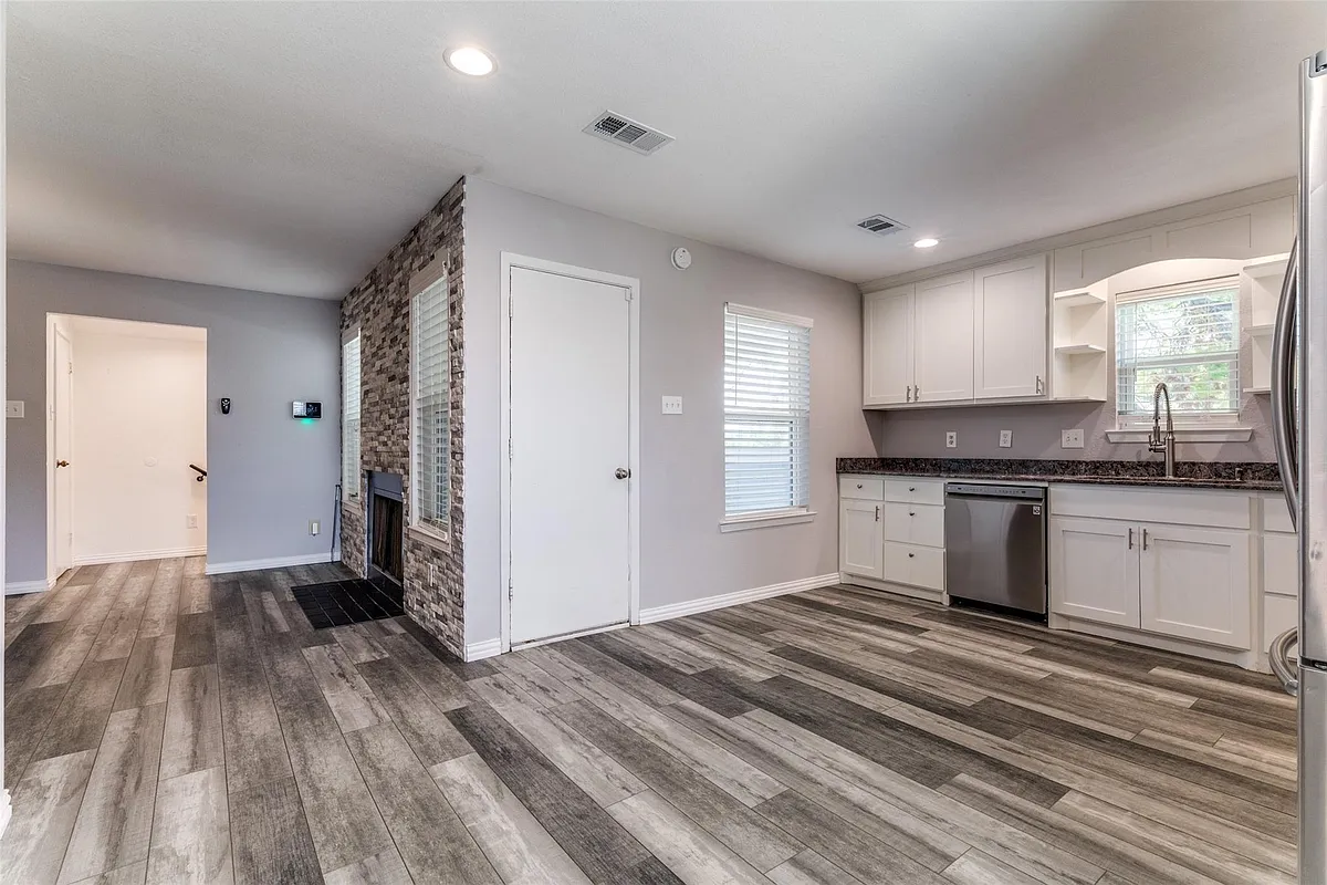 Building Photo - 606 Ridgeline Dr