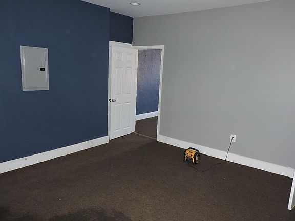 2nd image of 5538 Woodland Ave