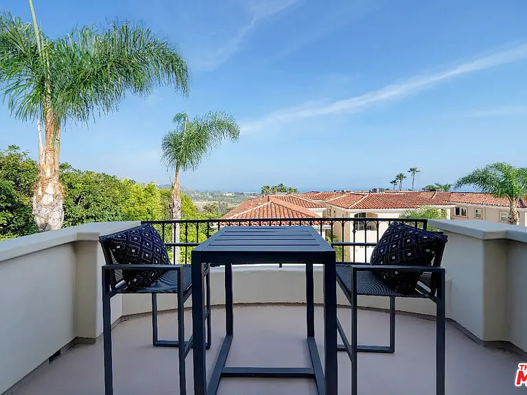 23935 De Ville Way — Photo 34