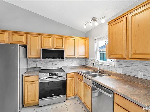 3rd image of 145 Glenbarr Ct