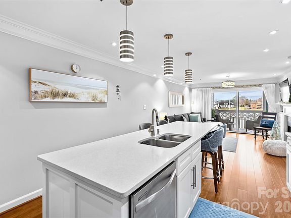 3rd image of 18789 Vineyard Point Ln