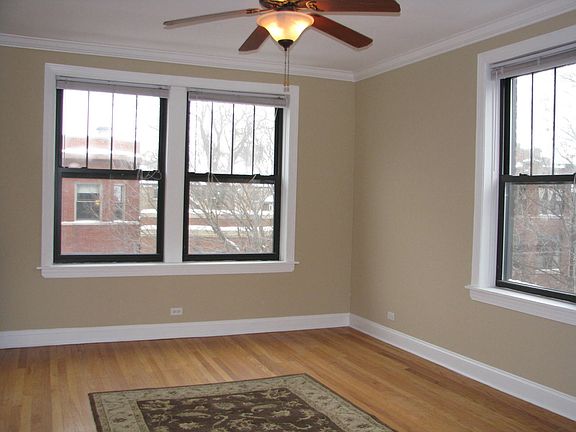 3rd image of 5954 N Lakewood Ave APT 3E