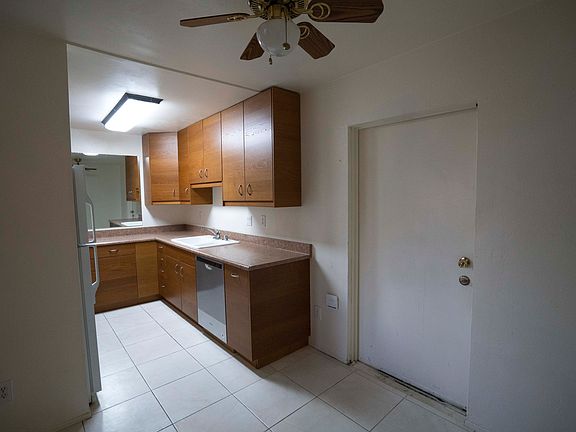 5th image of 12710 Lakeshore Dr APT C