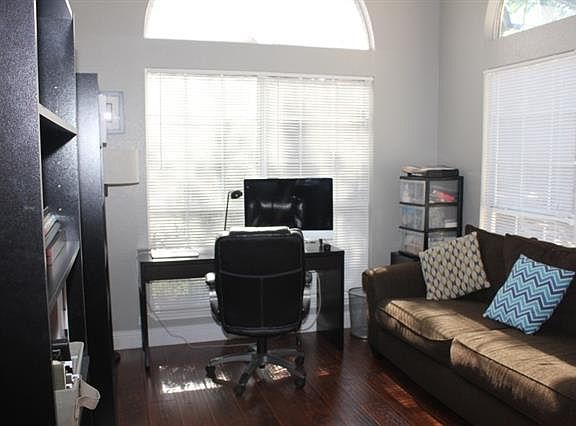 5th image of 1203 Dandelion Dr