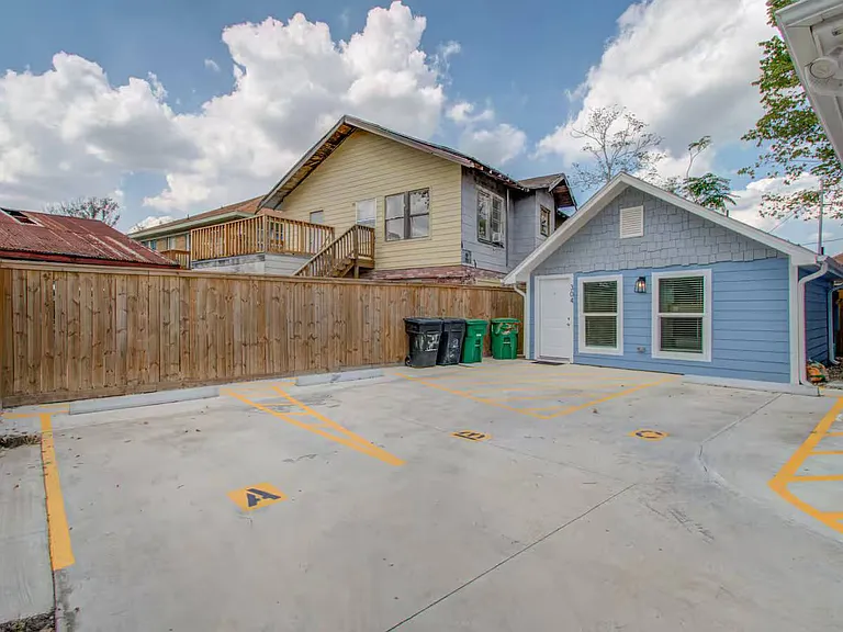 304 Eastwood St #A — Photo 14