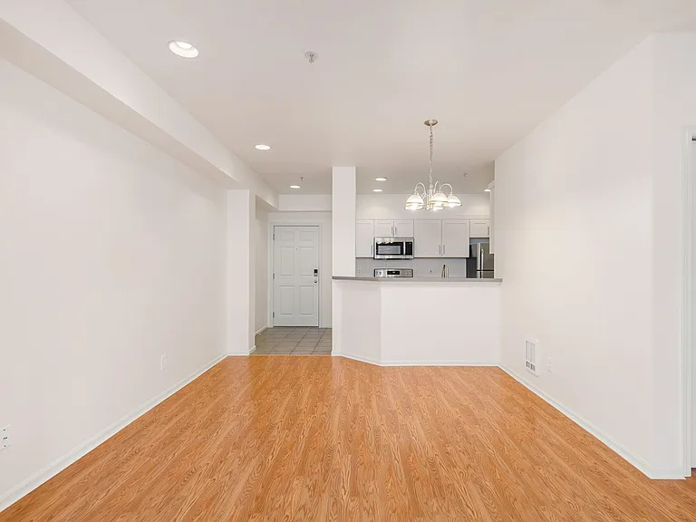 18 Dravus St #102 — Photo 8