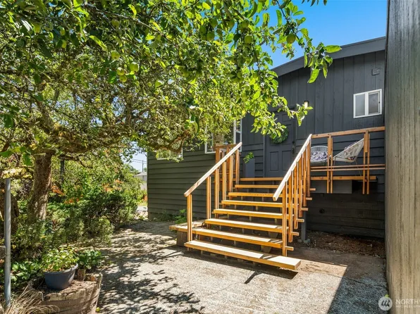 2103 SW 110th Street, Seattle, WA 98146