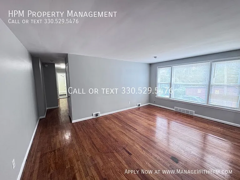 885 S Green Rd #4 — Photo 7