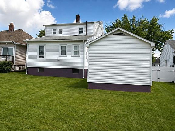 3rd image of 293 Sutton Ave