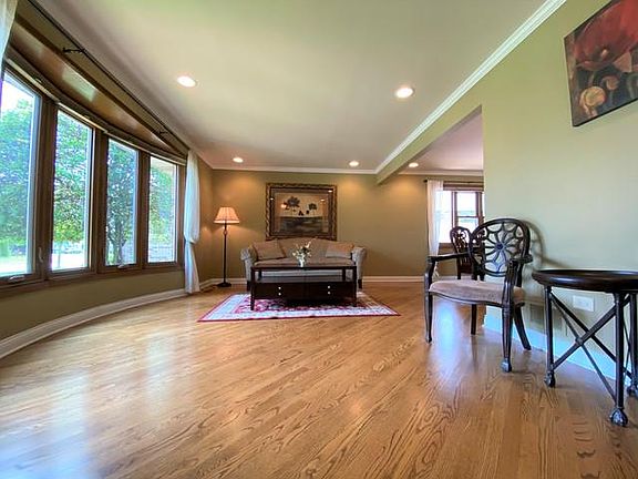 5th image of 9832 S Kolin Ave
